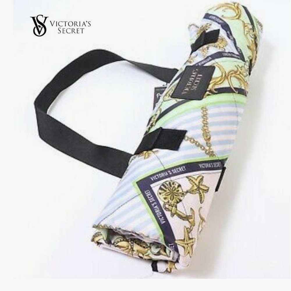 Victoria's Secret Limited Edition Fold-and-Packable Outdoor Blanket - Picture 4 of 16